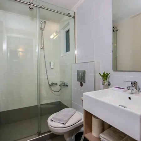 Stefan Village מלון 4*